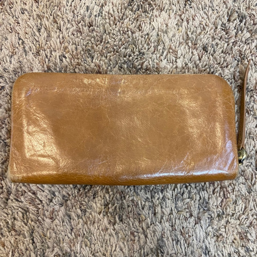 Hobo Tan Leather Zip Clutch Wallet with ID Window and Coin Pocket READ